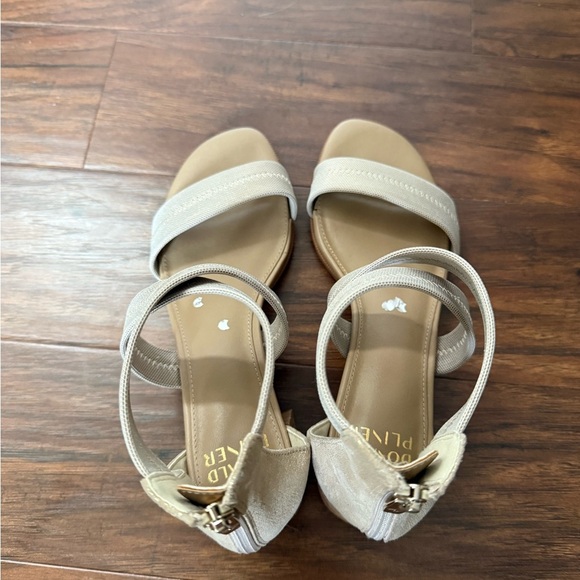 Elegant Tan and Gold Donald Pliner Strappy Block Heel Women's Sandals-Size 8 - Picture 4 of 11